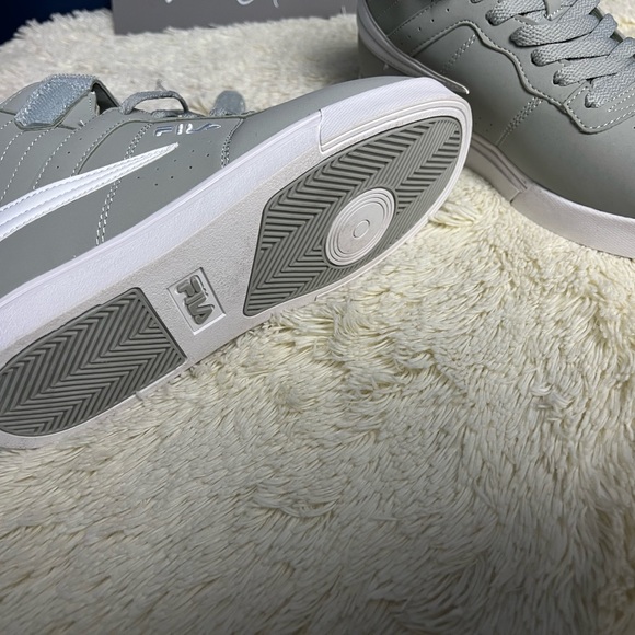 Big boys NEW FILA high top sneaker - Picture 5 of 9